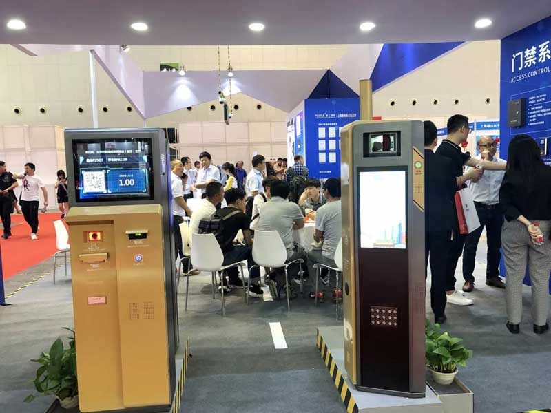 富士智能車牌識別一體機(jī)