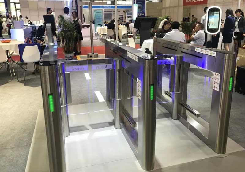 富士智能人臉識別通道閘