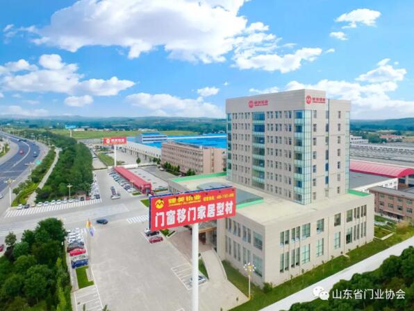 協(xié)會(huì)一行來到了山東建美鋁業(yè)