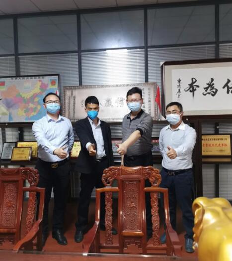 協(xié)會秘書處走訪英鵬九州門業(yè)