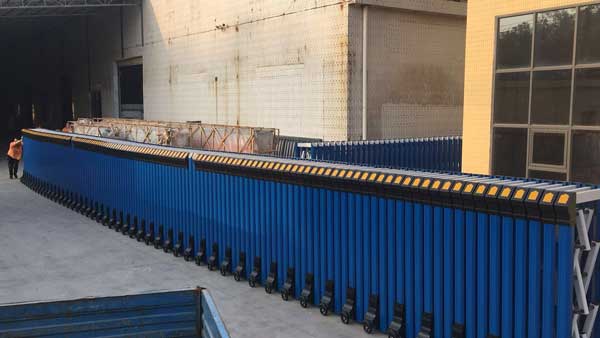 英龍240米大中華伸縮門駐守中航飛機(jī)