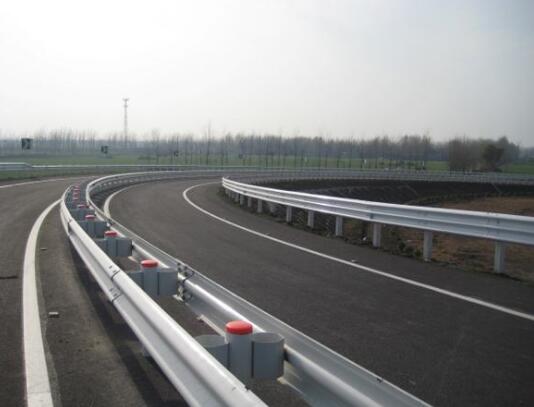 高速公路防撞護(hù)欄