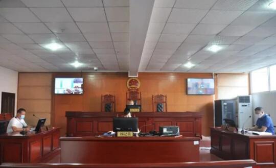 庭審現(xiàn)場(chǎng)