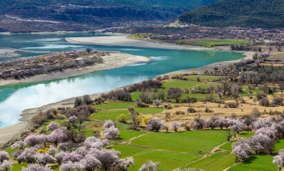 雅魯藏布大峽谷