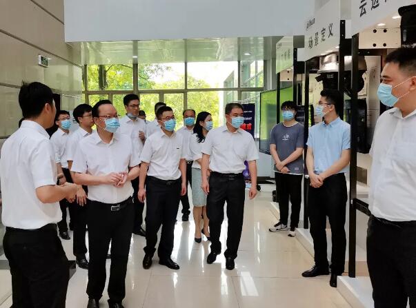 大華股份現(xiàn)場展示了最新科技產(chǎn)品及解決方案