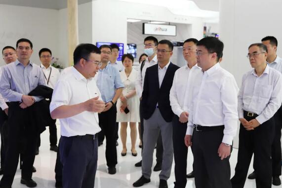 陳懷宇一行參觀大華股份科技展廳