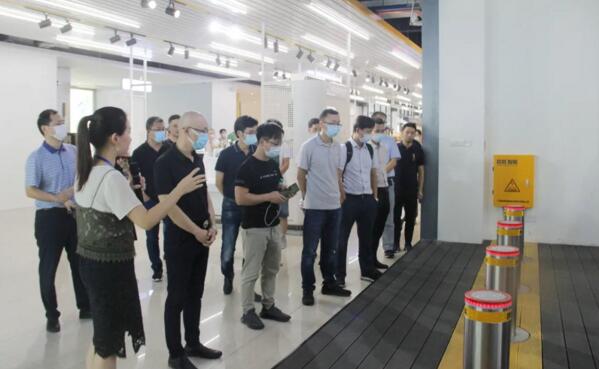 智能門標(biāo)準(zhǔn)起草專家一行70余人蒞臨百勝指導(dǎo)