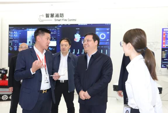 李躍勇市長一行參觀大華展廳