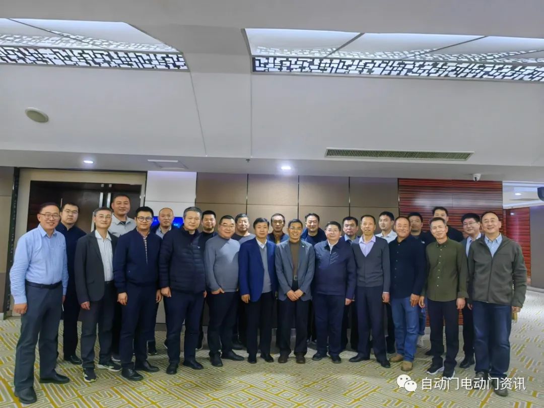 在北京西苑飯店召開了工業(yè)門設(shè)計與應用研討會