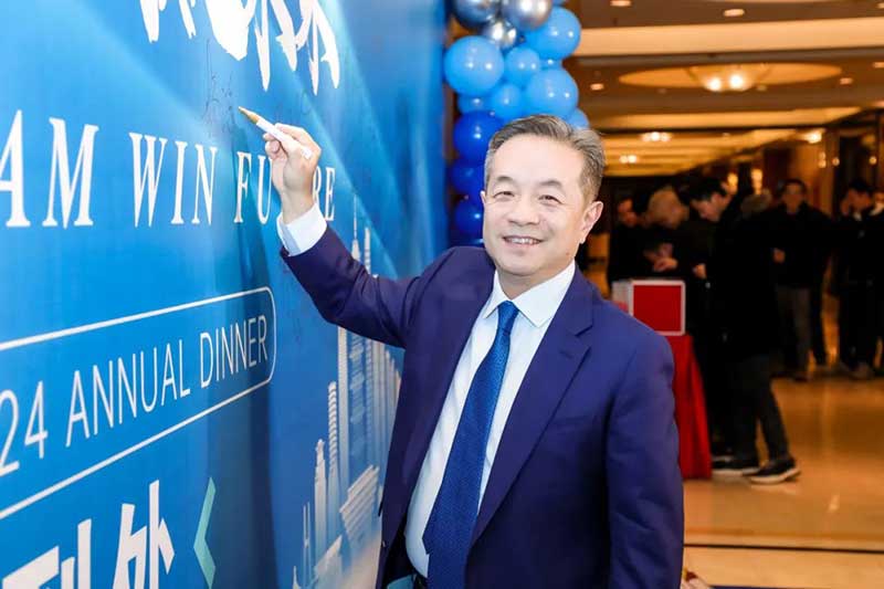 年會(huì)精彩紛呈 歡樂(lè)今宵“燃?jí)粝搿? /> 
</p>
<p>
	隨著諸多獎(jiǎng)項(xiàng)一一揭曉，不斷將年會(huì)掀起高潮，笑聲、掌聲、歡呼聲不時(shí)的在整場(chǎng)盛典活動(dòng)中蕩漾。亞薩合萊2024年年會(huì)在熱情、溫馨、歡樂(lè)的氣氛中圓滿結(jié)束，大家在歡聲笑語(yǔ)中共度了一個(gè)難忘的夜晚。
</p>
<p>
	<img src=