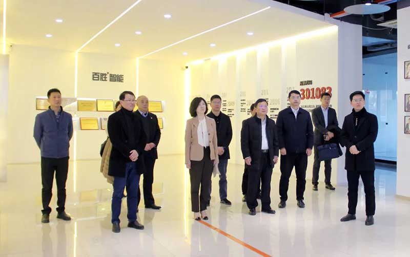 百勝智能副總經(jīng)理熊祥等陪同交流