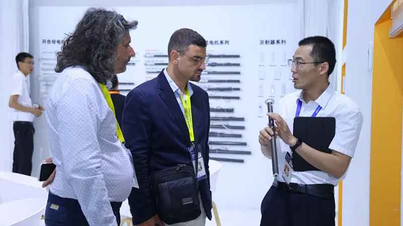 特邀來(lái)自歐美超過(guò)12個(gè)國(guó)家及地區(qū)的強(qiáng)大買家團(tuán)組團(tuán)觀展