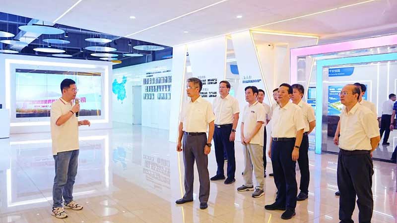 江西省委常委、常務副省長任珠峰蒞臨百勝智能調研。