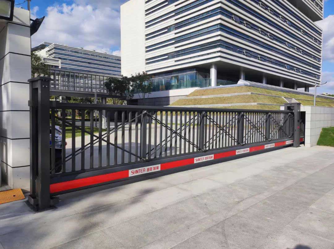 上海交通大學(xué)（張江高等研究院），采用重型懸臂門T908