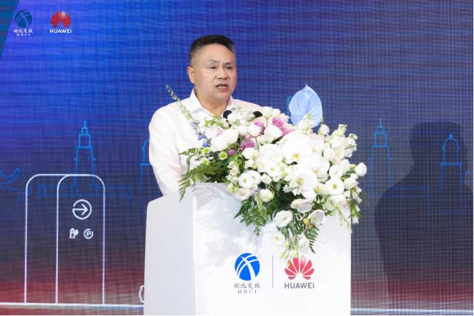 湖北交投集團黨委委員、副總經(jīng)理雷承致辭