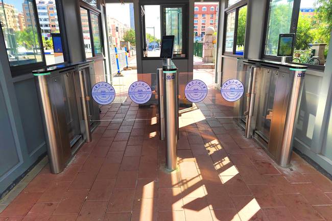 面部識(shí)別人行通道系統(tǒng)