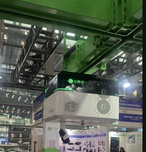 小升機器人變軌式空中移動充電機器人產(chǎn)品體系