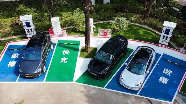 港澳新能源汽車(chē)“北上”充電更便捷！粵港澳大灣區(qū)內(nèi)地九市實(shí)現(xiàn)歐標(biāo)充電樁縣區(qū)全覆蓋