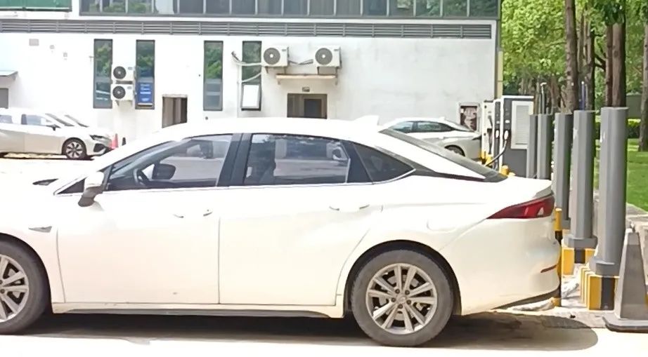 充電服務(wù)費0.21元！樁補貼未發(fā)？充電場站繁榮的背后