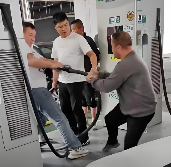 幾千元月租，破解車流高峰充電難題