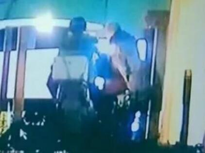 被小區(qū)電動門反彈打翻致十級傷殘，業(yè)主向物業(yè)索賠15萬