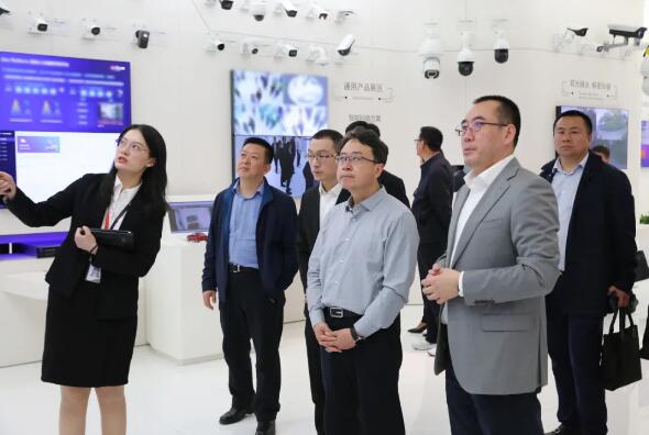 慶陽市長盧小亨一行參觀考察大華股份