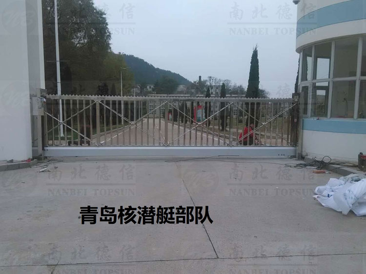 南北德信銳寶818S-6.9米無(wú)軌懸浮門(mén)安裝在青島核潛艇部隊(duì)工程