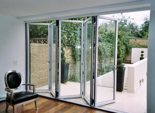 電動折疊門是如何工作的呢？