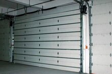 工業(yè)滑升門的電機特點