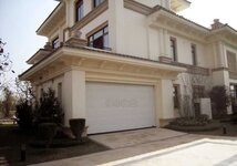 鋼質(zhì)車庫(kù)門