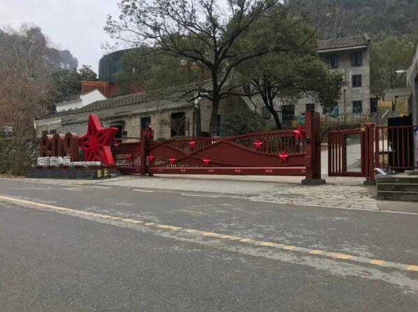 金鴻星“智能懸臂門”高端定制亮相宜昌809微度假小鎮(zhèn)