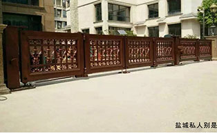 鹽城私人別墅懸折門(mén)工程案例 - 中出網(wǎng)-智能出入口與停車(chē)充電門(mén)戶(hù)