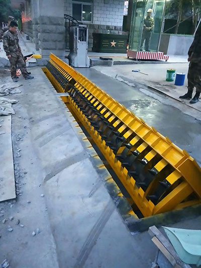 全自動(dòng)液壓路障機(jī)