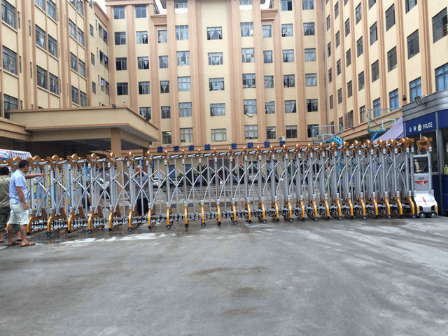 新沂信合大廈伸縮門案例 - 中出網(wǎng)-智能出入口與停車充電門戶