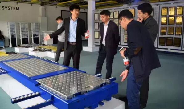 哈薩克斯坦商務(wù)考察團(tuán)參觀怡豐展覽館