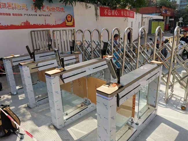 廣東江門天鵝灣小學擺閘案例 - 中出網(wǎng)-智能出入口與停車充電門戶