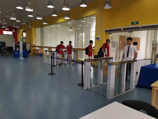 廣東英東中學(xué)速通門(mén)案例 - 中出網(wǎng)-智能出入口與停車(chē)充電門(mén)戶