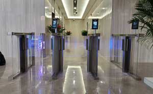 上海市仁濟(jì)醫(yī)院商業(yè)C款速通門案例 - 中出網(wǎng)-智能出入口與停車充電門戶