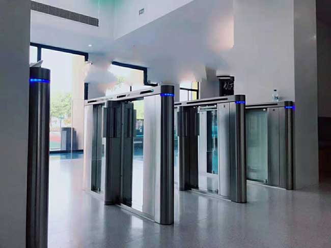 上海英國學校（浦西校區(qū)）速通門案例 - 中出網(wǎng)-智能出入口與停車充電門戶