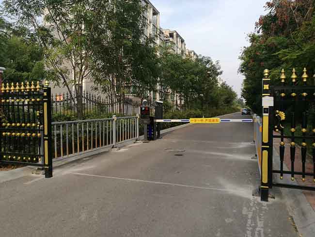 淄博遠(yuǎn)景別墅車牌識別系統(tǒng)案例 - 中出網(wǎng)-智能出入口與停車充電門戶