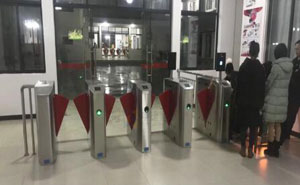 桂林旅游學院宿舍樓翼閘案例 - 中出網(wǎng)-智能出入口與停車充電門戶