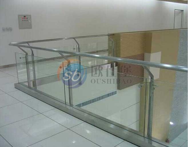 陽臺不銹鋼玻璃護(hù)欄