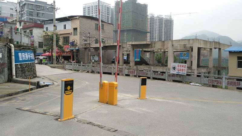 銅仁市全鑫小區(qū)中道閘案例 - 中出網(wǎng)-智能出入口與停車充電門戶