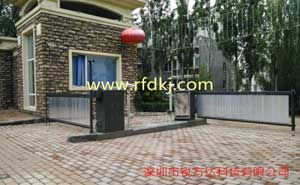 北京八達(dá)嶺清涼盛景別墅車(chē)牌識(shí)別+商業(yè)廣告道閘案例 - 中出網(wǎng)-智能出入口與停車(chē)充電門(mén)戶(hù)