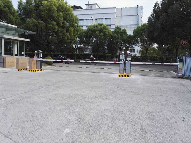 浦東張江高科技園區(qū)道閘案例 - 中出網(wǎng)-智能出入口與停車(chē)充電門(mén)戶(hù)
