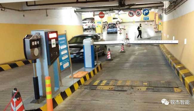 上海金橋國(guó)際商業(yè)廣場(chǎng)車(chē)牌識(shí)別系統(tǒng)案例 - 中出網(wǎng)-智能出入口與停車(chē)充電門(mén)戶(hù)