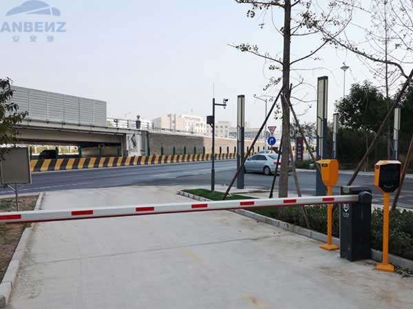 河北廊坊燕郊中興和園無(wú)人值守車牌識(shí)別系統(tǒng)工程案例 - 中出網(wǎng)-智能出入口與停車充電門(mén)戶