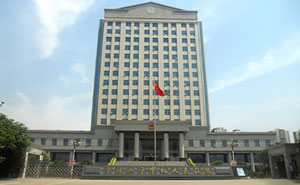 平頂山市中級(jí)人民法院伸縮門案例