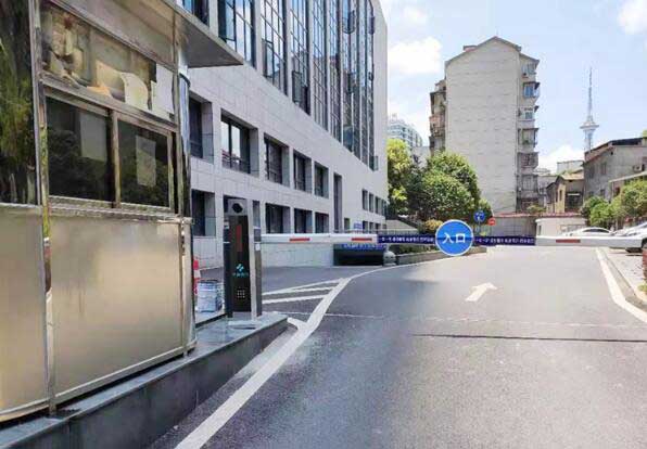 株洲東帆大廈停車場系統(tǒng)案例 - 中出網-智能出入口與停車充電門戶
