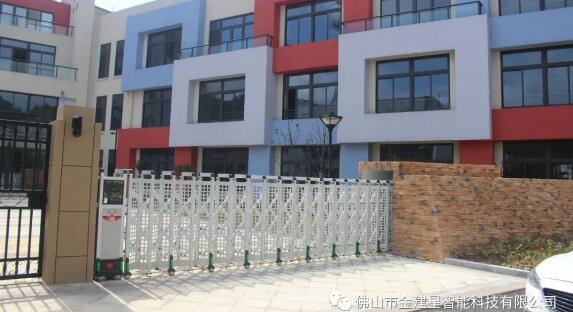 定海區(qū)艾格幼兒園伸縮門（380A2屏風(fēng)門）